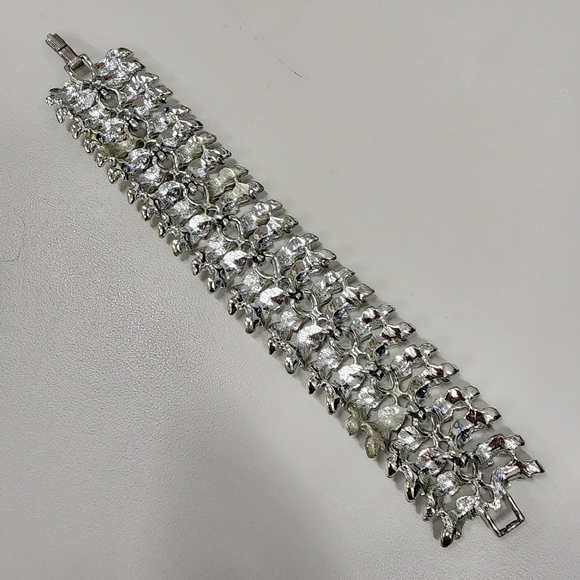 Vintage Mid-Century Silver-Tone Leaf Bracelet Textured Articulated Statement - Picture 6 of 11